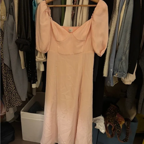 Aritzia Wilfred Free Novella Blush Midi Dress with Puff Sleeves - Picture 2 of 5